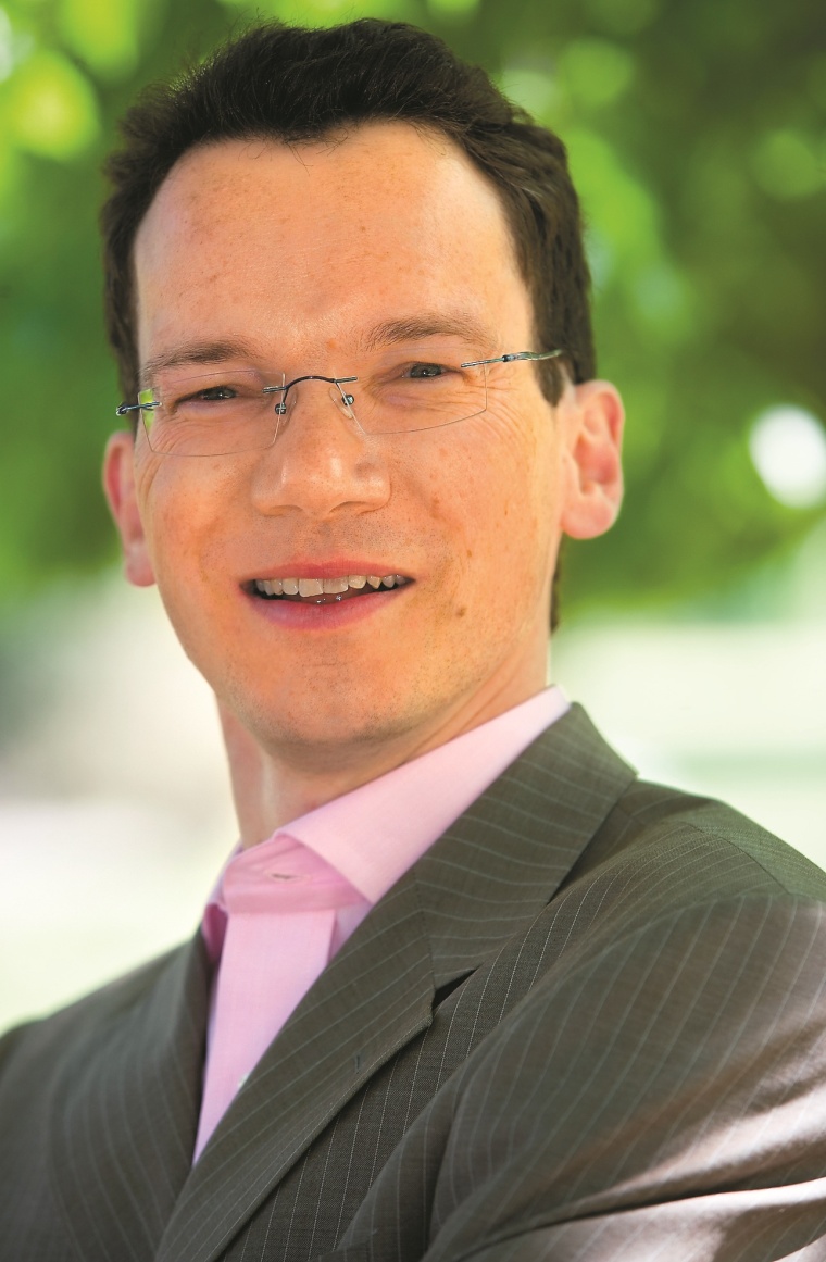 Robert Schäfer, Medizin-Journalist, Buchautor und PR-Berater