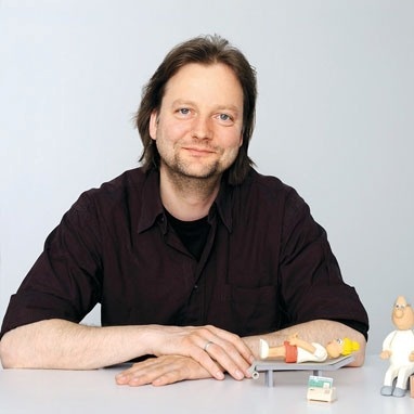 Seit 2000 ist Dr. Jörg Caumanns wissenschaftlicher Mitarbeiter am Fraunhofer...