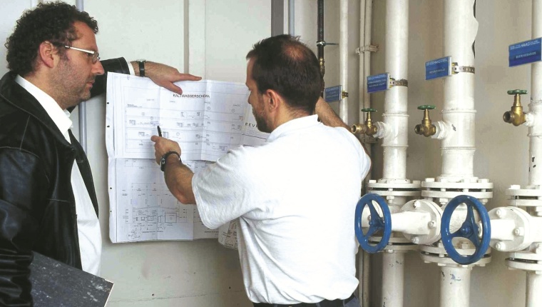 Durch das Entfernen des Biofilms beim Reinigen der Rohrleitungen mit dem...