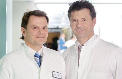 Priv.-Doz. Dr. T. Pitzen und Dr. Gregor Ostrowski vom SRH Klinikum...