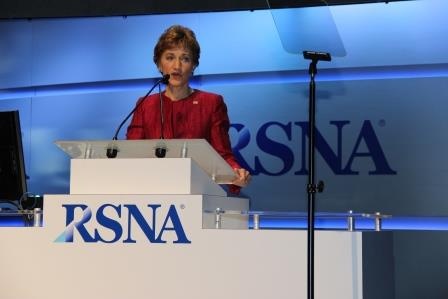 RSNA-Präsidentin Sarah S. Donaldson, M. D. während ihrer Eröffnungsrede zur...