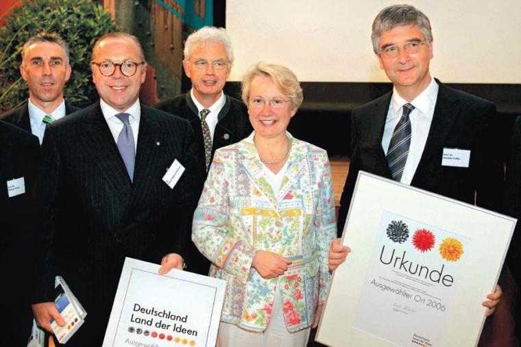 Preisverleihung (v.l.n.r.): Prof. Dr. Michael Nerlich, Prof. Dr. Jochen Eulert,...