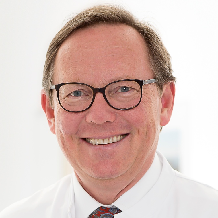 Perof. Dr. Michael H. Schoenberg, Chefarzt der chirurgischen Klinik am...