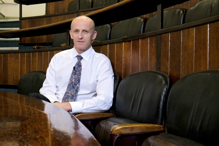 Professor Mark Wilcox von der University of Leeds.