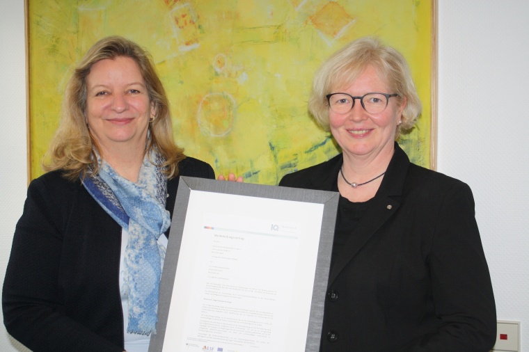 Dr. Daisy Hünefeld (l.), Vorstand St. Franziskus-Stiftung Münster, und Dr....