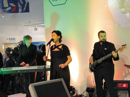 „Speak with one Voice“ von Jon Welch und Band.