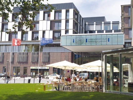 Portal des Neubaus am UKE