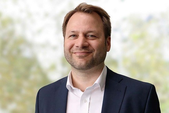 Rechtsexperte Prof. Dr. Simon A. Fischer klärt arbeitsrechtliche Fragen zum...