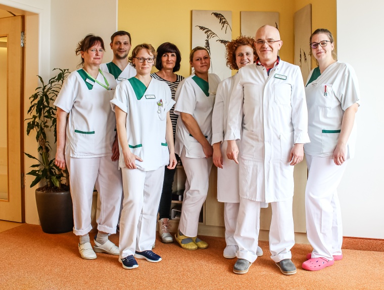 Freuen sich über die erfolgreiche Zertifizierung – Chefarzt Udo Arnold (2....