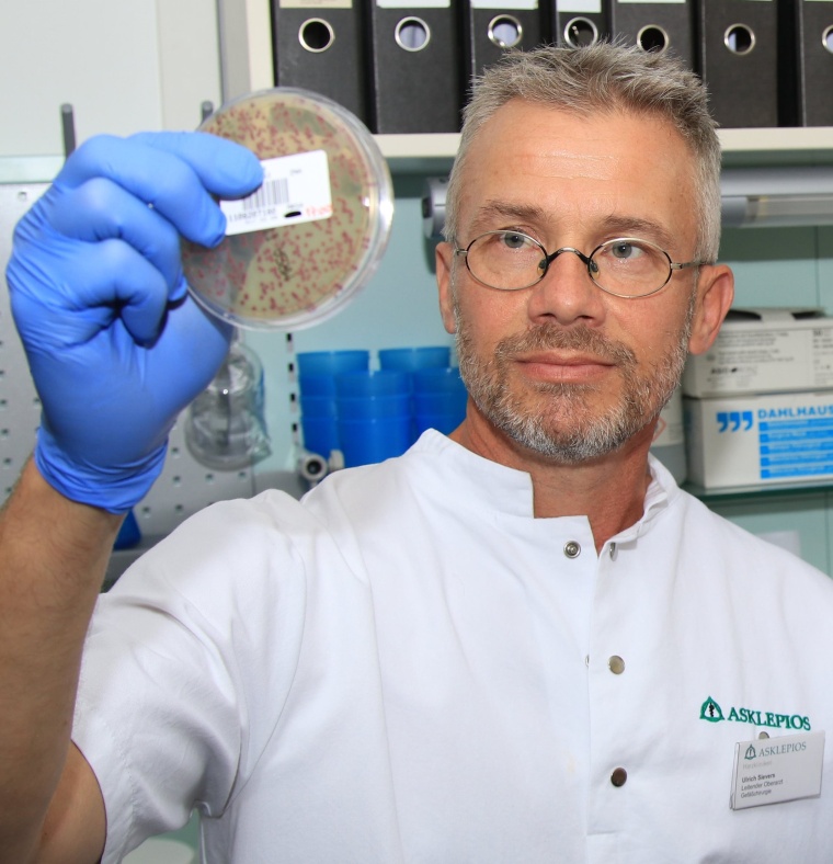 Ulrich Sievers, Leitender Oberarzt und Leiter des Hygieneteams der Asklepios...
