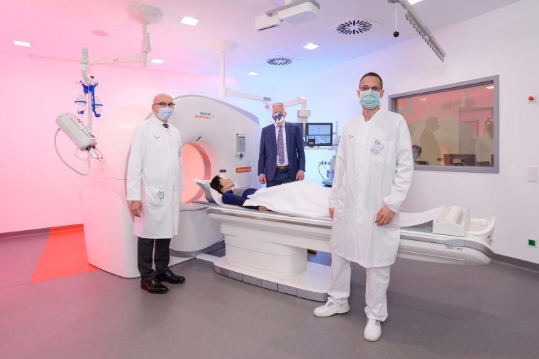 Prof. Dr. Walter Heindel und der kaufmännische Direktor des UKM, Dr. Christoph...