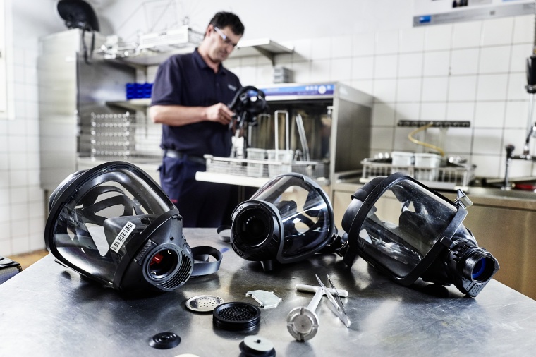 Nach der Reinigung und Desinfektion im Meiko-Gerät sind Atemschutzmasken frei...