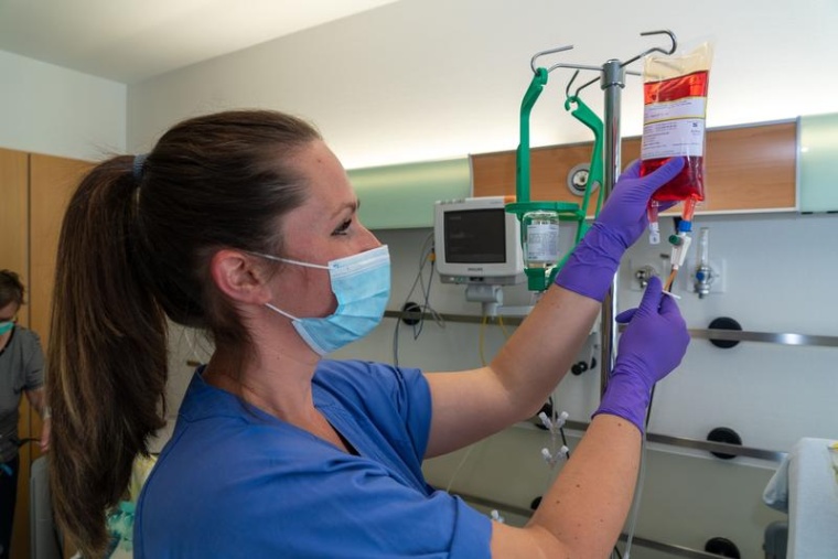 Bei der Behandlung von Patienten mit einer akuten myeloischen Leukämie haben...