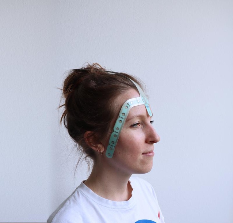 Elektroden nur auf der Stirn und den Schläfen: Die neue Messvorrichtung...