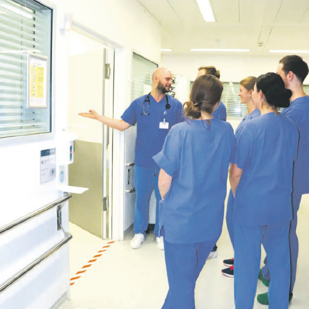 Die rote Linie visualisiert deutlich die besonderen Hygieneanforderungen am...