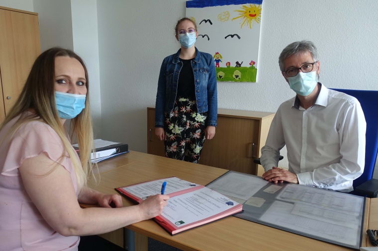 v.l.n.r.: Die 200. Auszubildende Amelia Czulkowska, Michelle Koch...