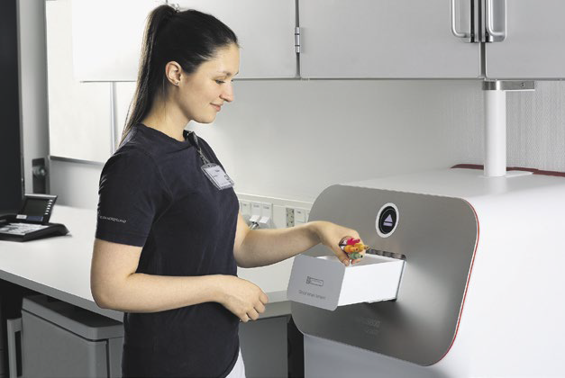 Füllvorgang der Movetten. Foto: Sarstedt