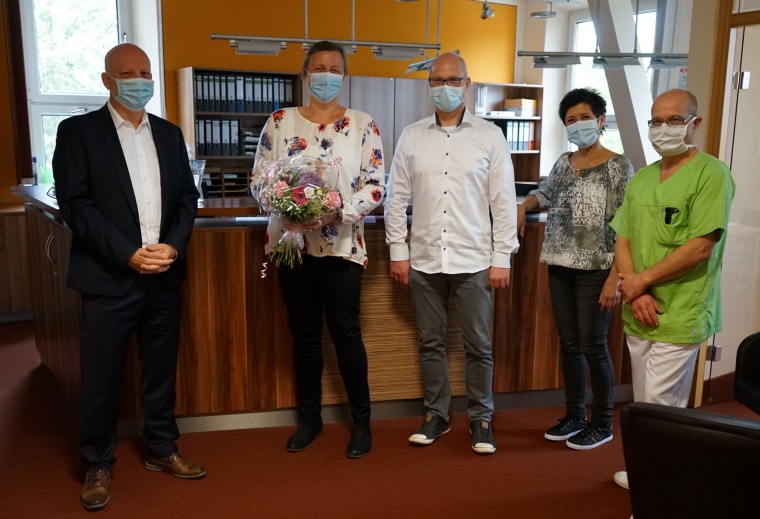 Jan Müller, Regionalleiter des Paracelsus-Klinikum Sachsen (ganz links),...