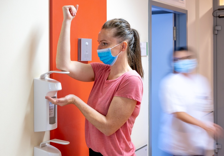 Sprachansagen fördern Desinfektionsmittelgebrauch Foto: Universitätsklinikum...