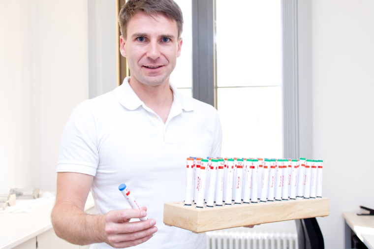 Ein Studienteam um PD Dr. Thomas Bitter vom Uniklinikum Jena testet das...