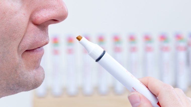Mit standardisierten Riechstiften testet die Jenaer HNO-Uniklinik den...