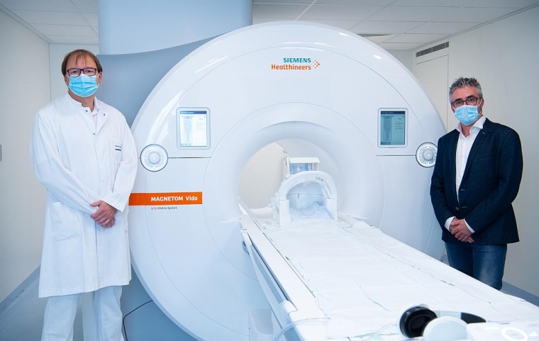 Prof. Dr. med. Karl Ludwig, Direktor des Instituts für Radiologie,...