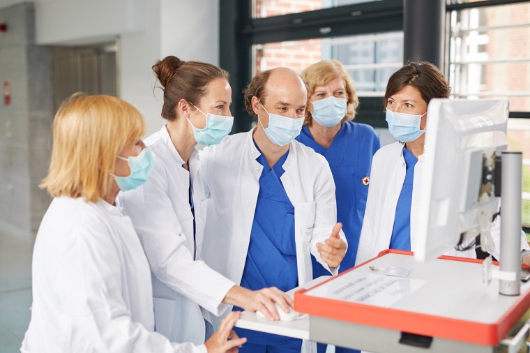 Das Team der Neonatologie der DRK Kliniken Berlin Westend. Bildrechte: DRK...