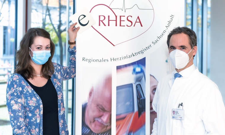 Aus RHESA wird eRHESA zeigen Dr. Saskia Hartwig und Prof. Dr. Daniel Sedding...