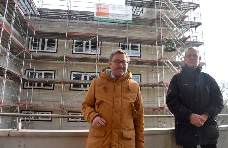 Richtfest: Krankenhausdirektor Bernhard Ziegler (li.) und Verbandsvorsteher Dr....