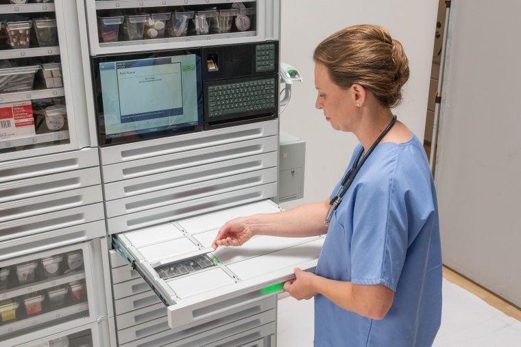 Elektronischer Versorgungsschrank von Omnicell