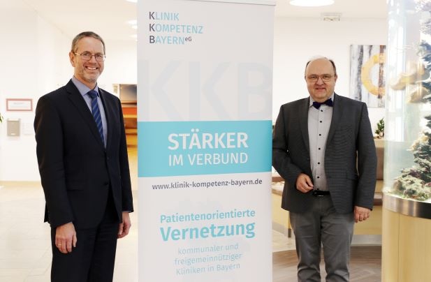 Prof. Dr. Alexander Schraml (r.) übergibt die Vorstandsgeschäfte an Martin...