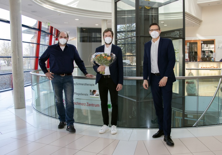 Der neue Pflegedirektor Martin Endres (M.) mit Klinikgeschäftsführer Florian...