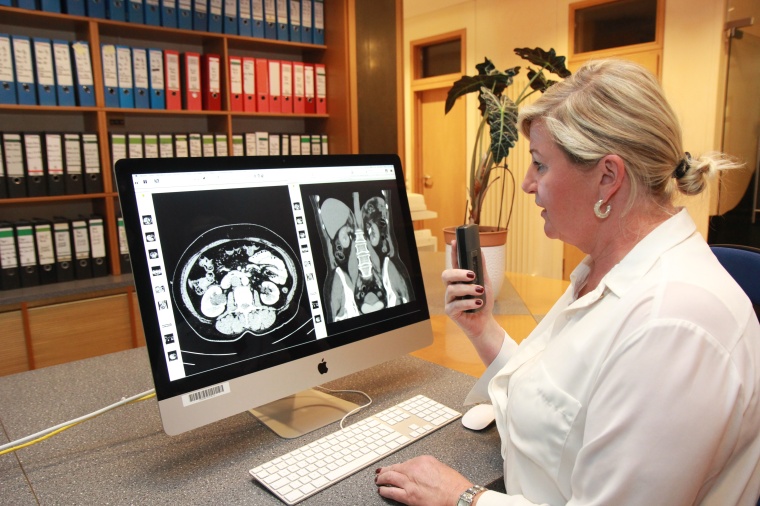 Künstliche Intelligenz kann von Routineaufgaben entlasten. Foto: Reif &...