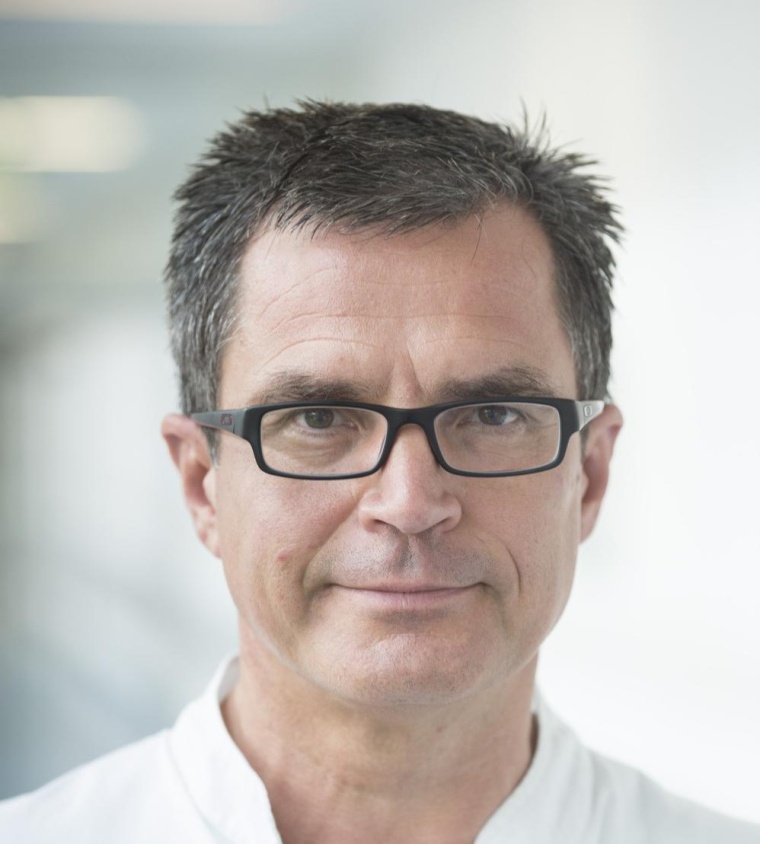 Prof. Dr. Andreas Roth steht der Deutschen Gesellschaft für Osteologie (DGO)...