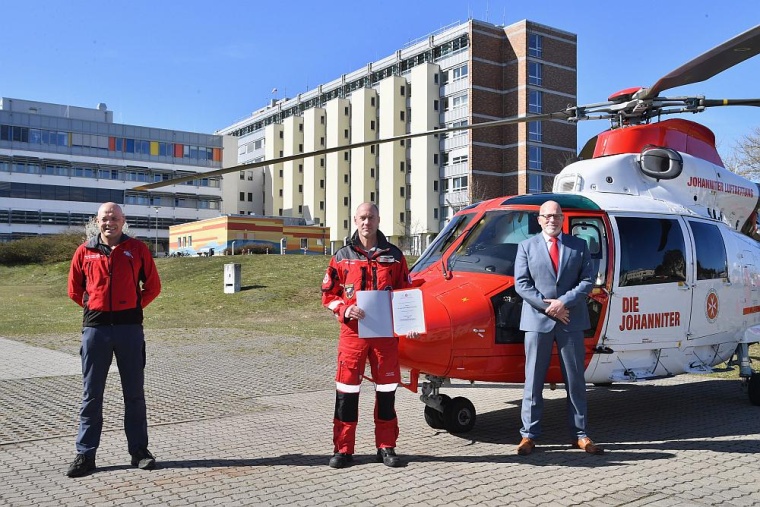 Dr. Sven Hauschild und Johanniter. Foto: Joachim Kloock