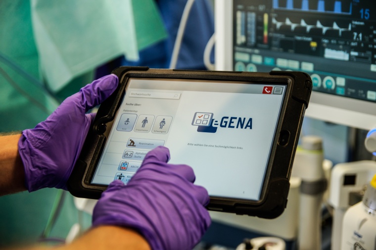 Abbildung vom eGENA-Tool im OP-Saal