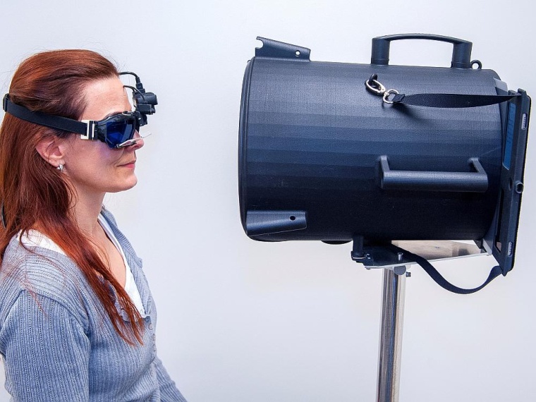 Vorrichtung bei der Entwicklung des neuen Tests: Eine Videobrille, ein...
