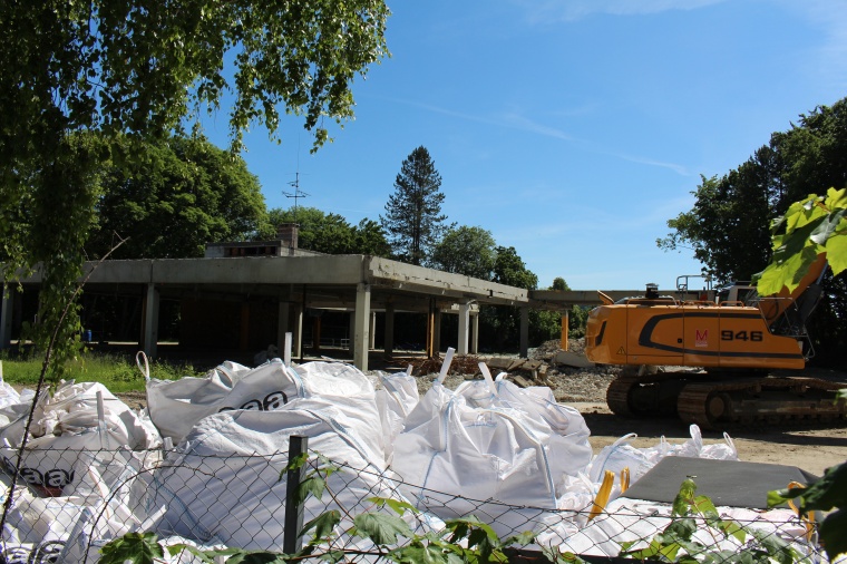 Vom Haus Olympia steht nur noch ein Gerippe. Das traditionsreiche Gebäude auf...