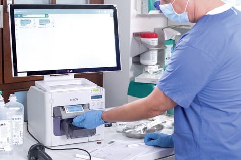 Individueller Druck von Medikationsetiketten Foto: Mediaform