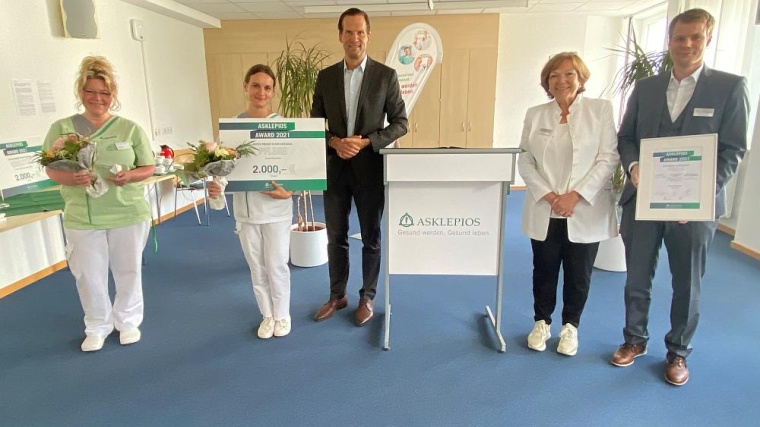v.l. Asklepios-Award-Preisträgerinnen (Kategorie Pflege), Julia Albrecht,...