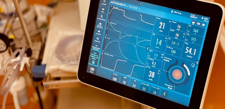 Beatmungsgeräte sind unerlässlich für die Behandlung schwerer Fälle von...