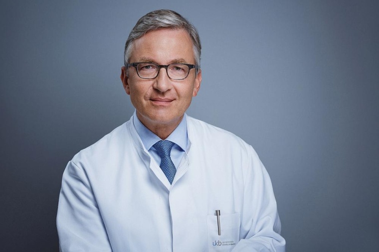 Prof. Frank G. Holz, Direktor der Klinik für Augenheilkunde am...