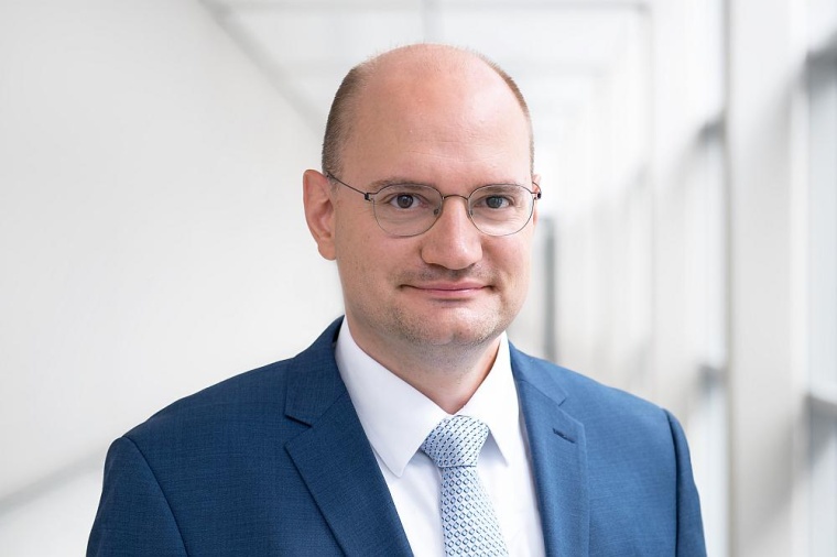 Prof. Dr. Tino Prell ist seit 1. September 2021 Professor für Geriatrie und...