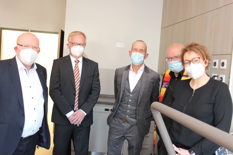 Kreißsaaleinsegnungsfeier und Führung durch den neuen Bereich im MHO mit (von...