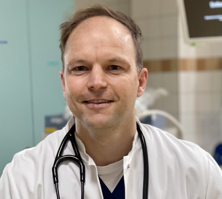 Chefarzt Dr. med. Lars Kummer. Foto: Thüringen-Kliniken