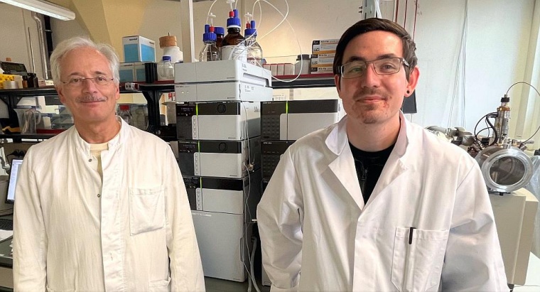 Prof. Dr. Hans-Peter Deigner (links) und Lars Kaiser. Foto: Hochschule...