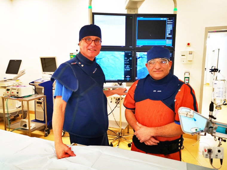 Prof. Dr. med. Joachim Weil (links), Chefarzt der Med. Klinik II / Kardiologie...