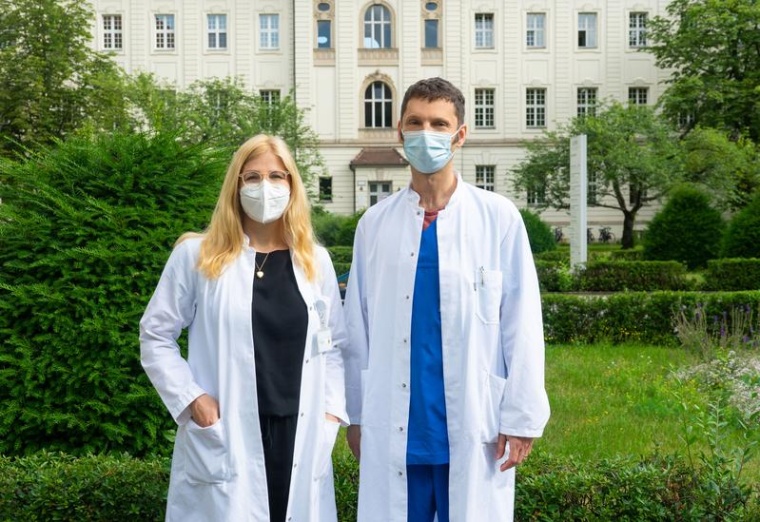 Die Studienärztin Dr. Franziska Seidel und der Kardiologe und...