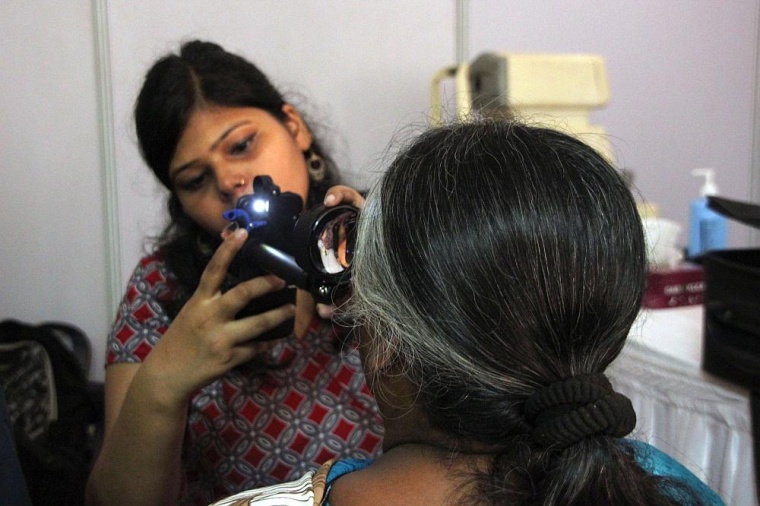 Smartphone-basiertes, telemedizinisches Screening-Programm in Indien: Eine...