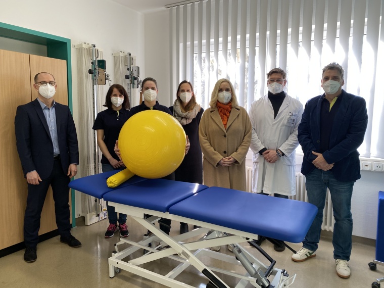 Freuen sich über den erfolgreichen Start: Geschäftsführerin des Klinikums...